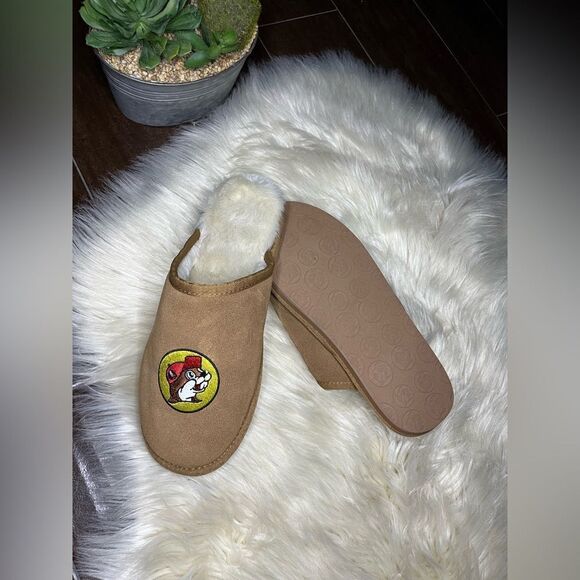 Buc-ee’s cozy slippers Sz 10